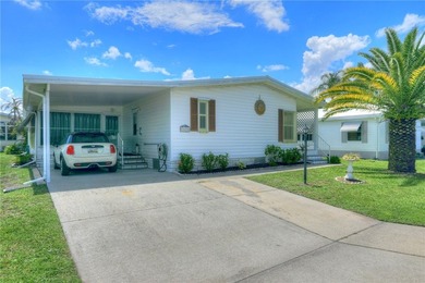 Ideally located within walking distance to the Community Center - photo 2