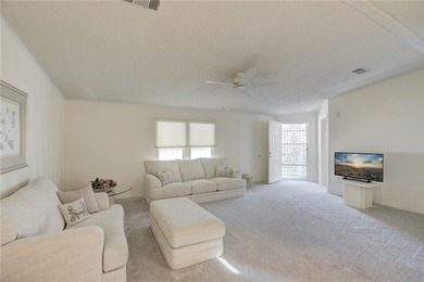 Ideally located within walking distance to the Community Center - photo 4
