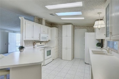 Ideally located within walking distance to the Community Center - photo 8