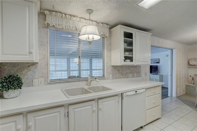 Ideally located within walking distance to the Community Center - photo 9