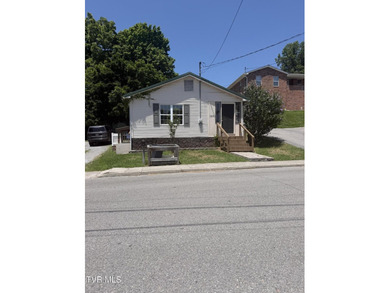 Charming, inviting, and full of potential! This 3-bedroom - photo 3