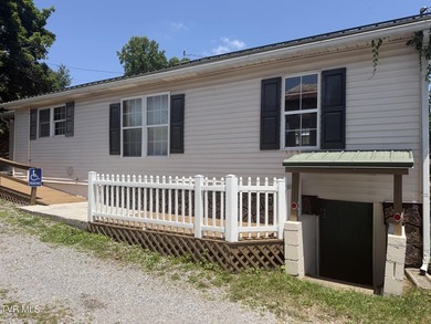 Charming, inviting, and full of potential! This 3-bedroom - photo 4