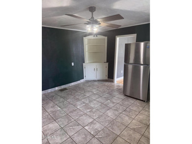 Charming, inviting, and full of potential! This 3-bedroom - photo 5