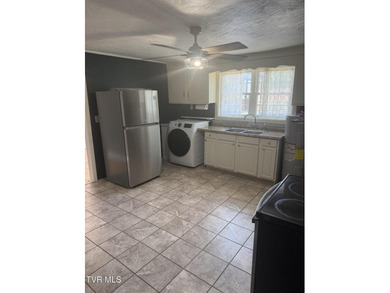 Charming, inviting, and full of potential! This 3-bedroom - photo 6