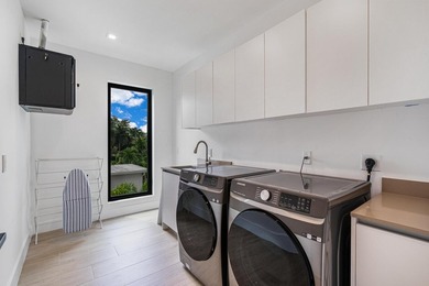 Victoria Park Modern Masterpiece | Built 2023 Privately gated - photo 37