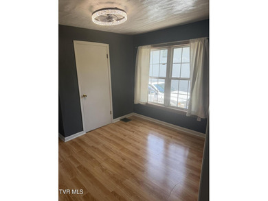 Charming, inviting, and full of potential! This 3-bedroom - photo 7
