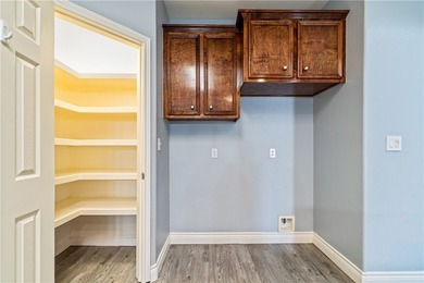 Welcome to this beautifully maintained 3-bedroom, 2-bath home - photo 17