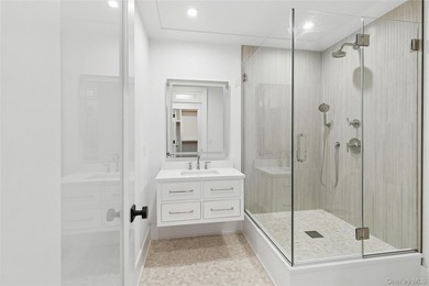 Newly constructed architectural showpiece in the heart of - photo 33