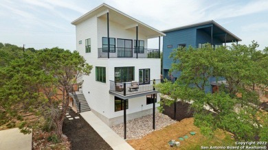Lake Home For Sale in Canyon Lake, Texas