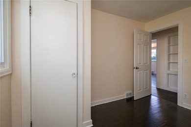 Welcome home to this beautifully maintained 3-bedroom, 1.5-bath - photo 12