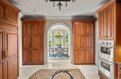 A perfectly positioned Heights home across the street from the - photo 17