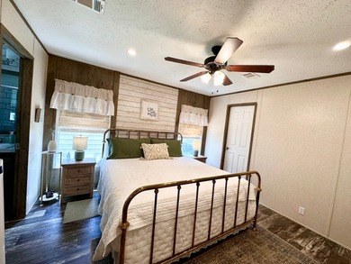 Lake life meets comfort and convenience in this beautifully - photo 21