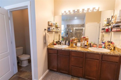 Welcome to this beautifully maintained and upgraded 4-bedroom, 2 - photo 22