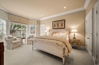 A perfectly positioned Heights home across the street from the - photo 24
