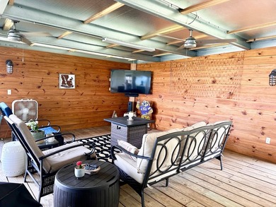Lake life meets comfort and convenience in this beautifully - photo 24