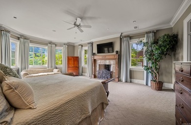 A perfectly positioned Heights home across the street from the - photo 29