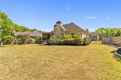 Absolutely stunning custom-built home in the highly sought-after - photo 25