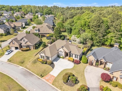 Absolutely stunning custom-built home in the highly sought-after - photo 29