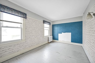 Detached starter colonial in prime North Flushing, this - photo 11