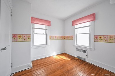 Detached starter colonial in prime North Flushing, this - photo 12