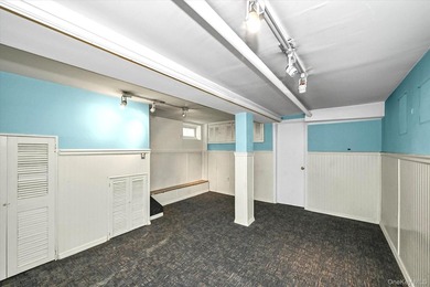 Detached starter colonial in prime North Flushing, this - photo 14