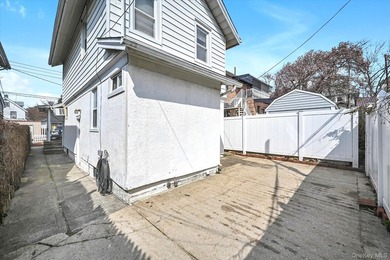 Detached starter colonial in prime North Flushing, this - photo 15