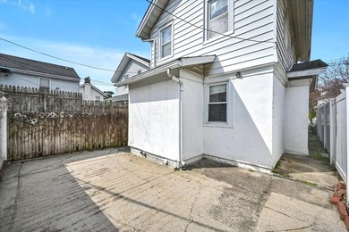 Detached starter colonial in prime North Flushing, this - photo 16