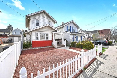 Detached starter colonial in prime North Flushing, this - photo 19