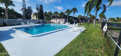 GOLF COURSE VIEWS & NO STAIRS! GROUND FLOOR SUN 'N GREEN LIVING - photo 19