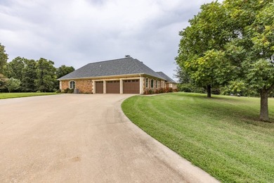 Nestled away from the hustle and bustle, this property offers - photo 5