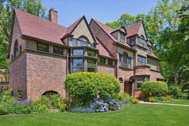 Prime Southeast Evanston:  A Masterpiece of History and Refined - photo 1