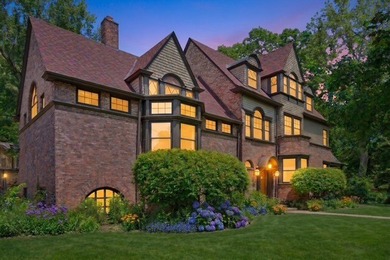 Prime Southeast Evanston:  A Masterpiece of History and Refined - photo 3
