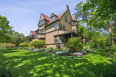 Prime Southeast Evanston:  A Masterpiece of History and Refined - photo 4
