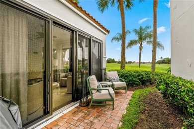 Beautifully renovated, re-piped and highly sought-after - photo 3