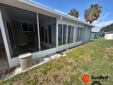 Beautiful Palm Harbor home 2 bedroom with 2 baths in a large - photo 3
