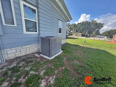 Beautiful Palm Harbor home 2 bedroom with 2 baths in a large - photo 4