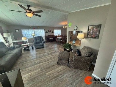Beautiful Palm Harbor home 2 bedroom with 2 baths in a large - photo 6