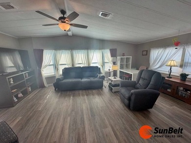 Beautiful Palm Harbor home 2 bedroom with 2 baths in a large - photo 8