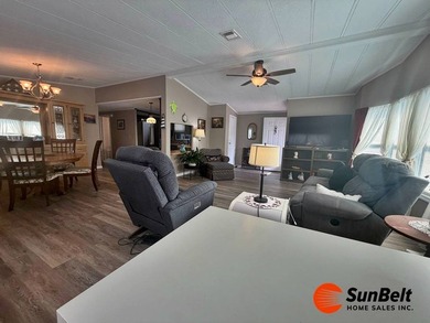 Beautiful Palm Harbor home 2 bedroom with 2 baths in a large - photo 9