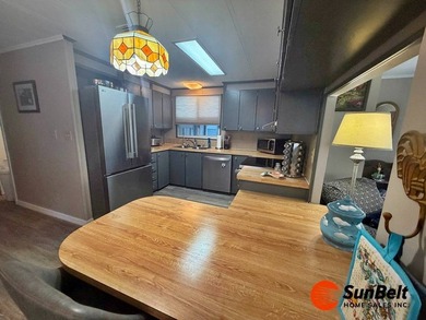Beautiful Palm Harbor home 2 bedroom with 2 baths in a large - photo 10