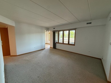Well-maintained second-floor condo in the desirable 55+ - photo 3