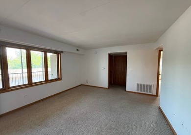 Well-maintained second-floor condo in the desirable 55+ - photo 4