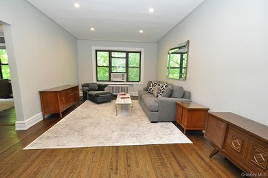 Welcome to this spacious and beautifully maintained one-bedroom - photo 7