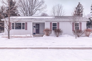 (private lake, pond, creek) Home Active Under Contract in Manistique Michigan