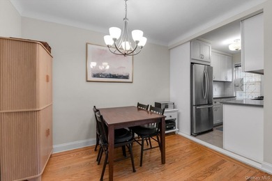 Experience timeless pre-war elegance at Forest Hills South, a - photo 9