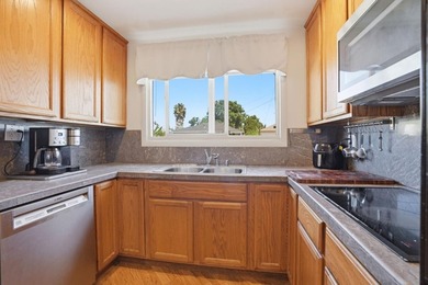 Welcome to this charming 4-bedroom, 2-bathroom with a bonus - photo 16