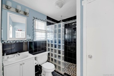 Opportunity Knocks! Ideal for savvy investors and primary - photo 17