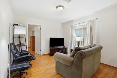 Welcome to this charming 4-bedroom, 2-bathroom with a bonus - photo 28