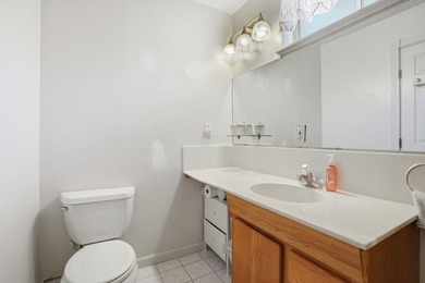 Welcome to this charming 4-bedroom, 2-bathroom with a bonus - photo 32