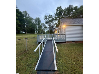 Welcome home to this beautifully maintained 3-bedroom, 2-bath - photo 10